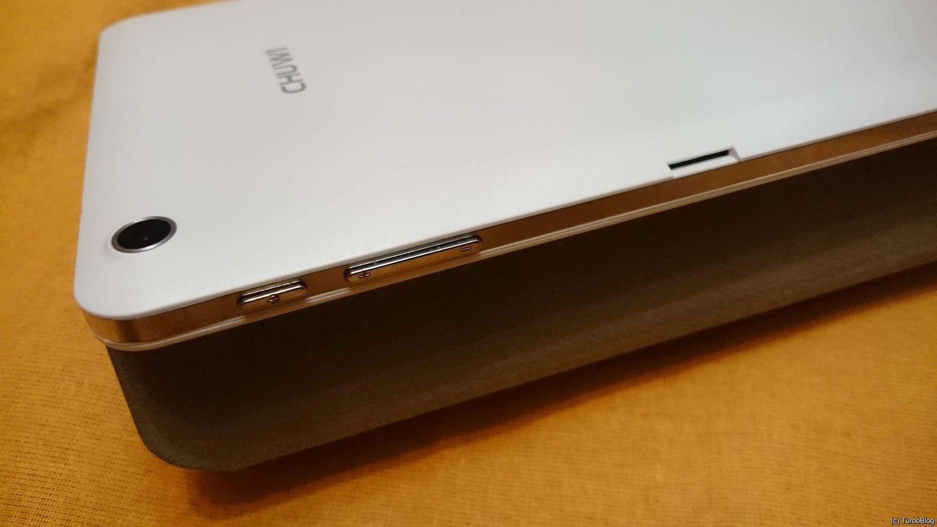 Really like the metal line around the device, micro SD slot is not covered though